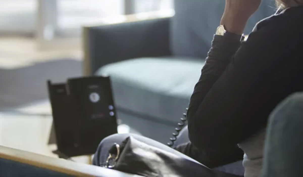 woman using polycom vvx phone